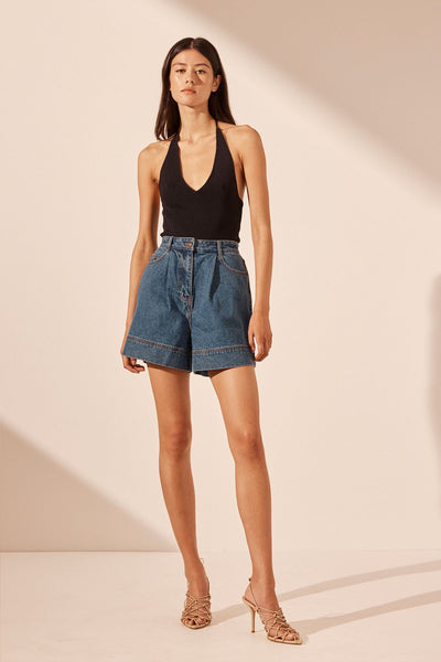 AGOLDE Parker Denim Shorts: A Team Try-On & Review - The Mom Edit