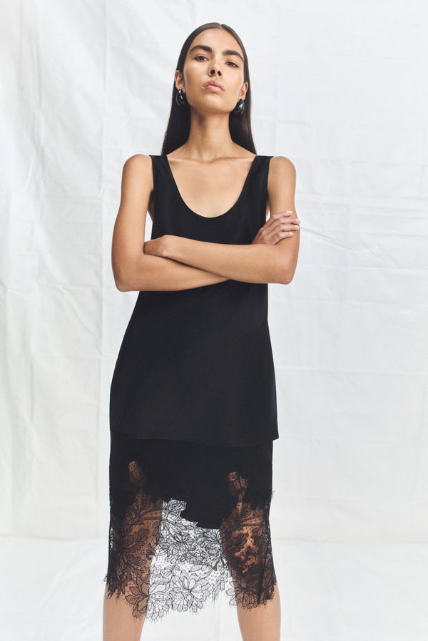 SAVANNA SCOOP NECK TOP - BLACK