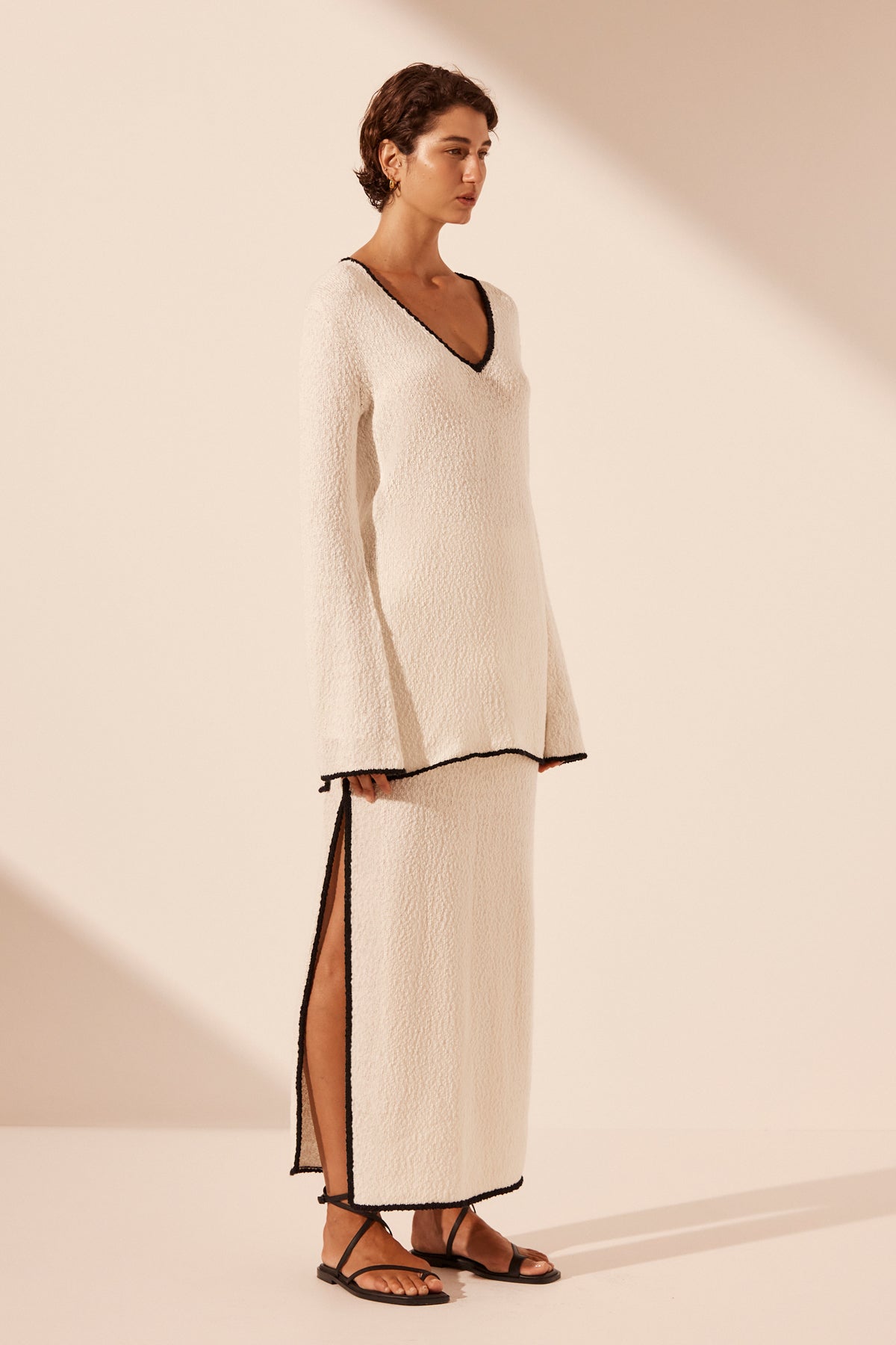 LENA PLUNGED LONG SLEEVE TOP - IVORY/BLACK_F