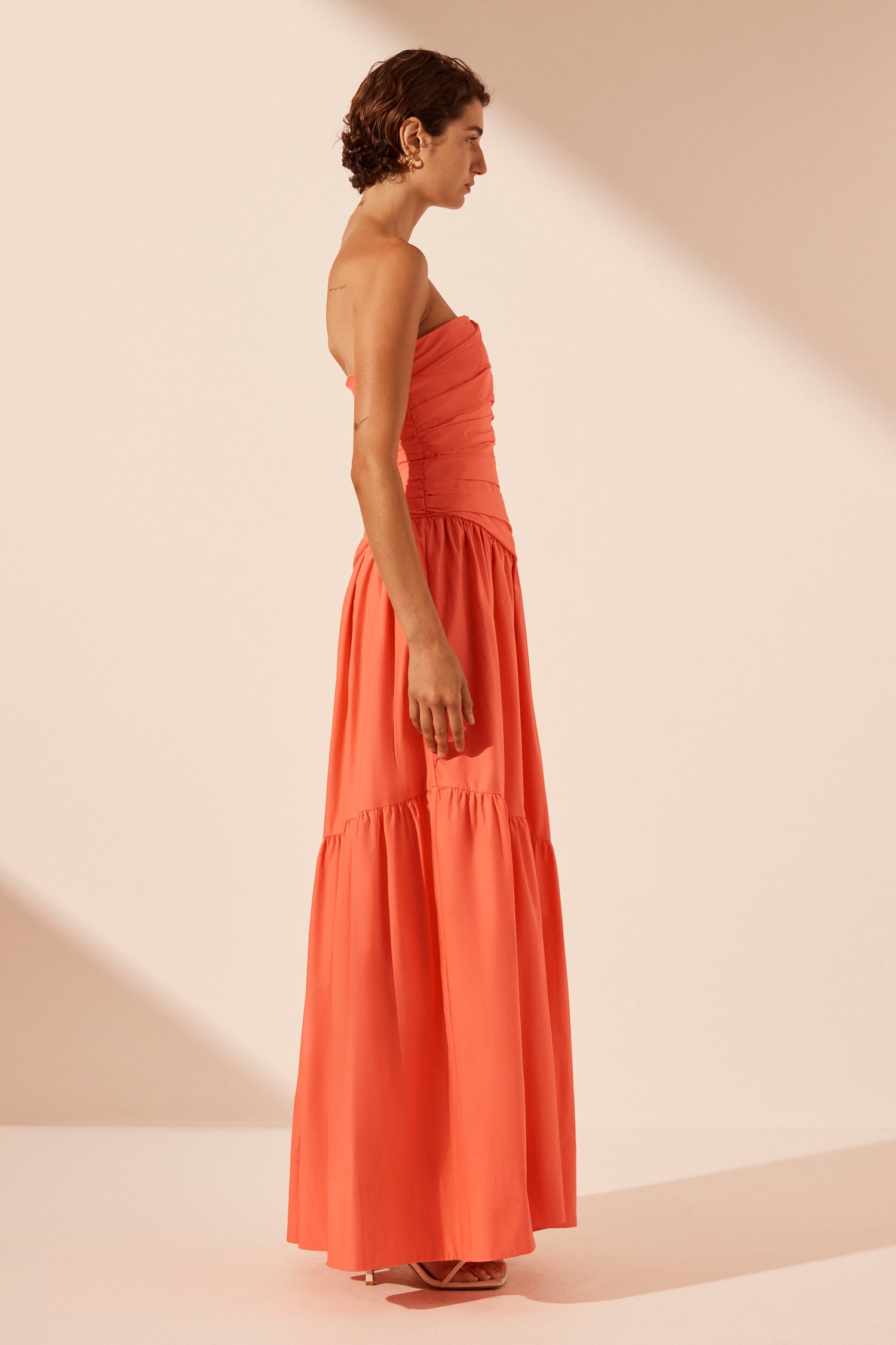 MAIORI STRAPLESS TIERED MAXI DRESS - CORAL_S