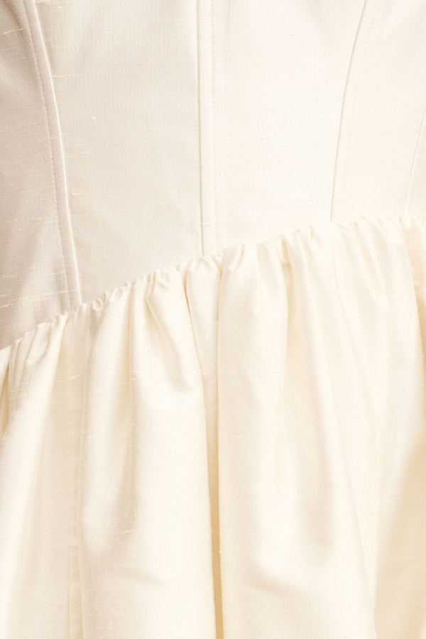 lucero silk panelled maxi dress ivory From Ceremony to Celebration Discover a modern silhouette with an elegant side split and contoured bodice. Shop the Lucero Silk Draped Corset Split Maxi Dress via the link in bio. #ShonaJoy