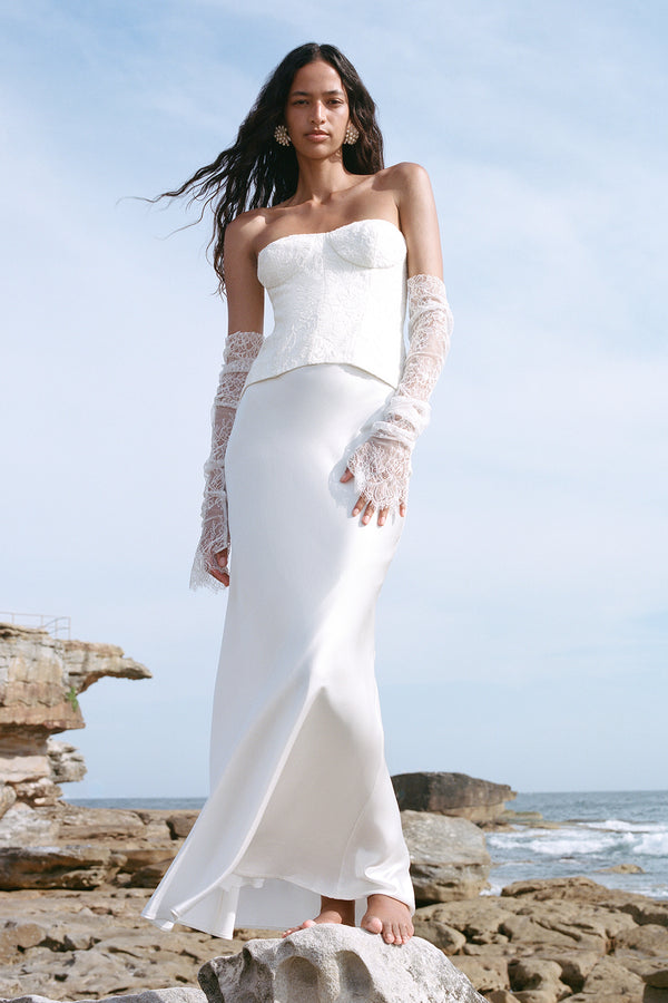 LUMINOUS LACE GLOVES